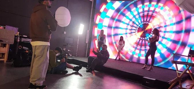 Upperland Studio ਵੈਨਕੂਵਰ LED ਵਾਲ