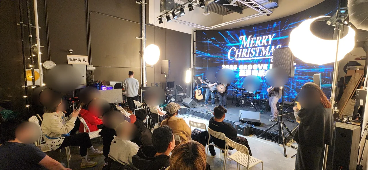 Groove Music Christmas concert · studio production photograph 3